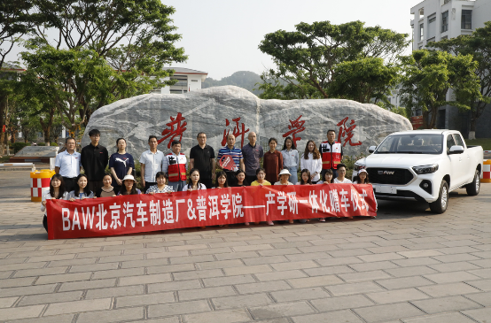 路上的车辆和行人

中度可信度描述已自动生成